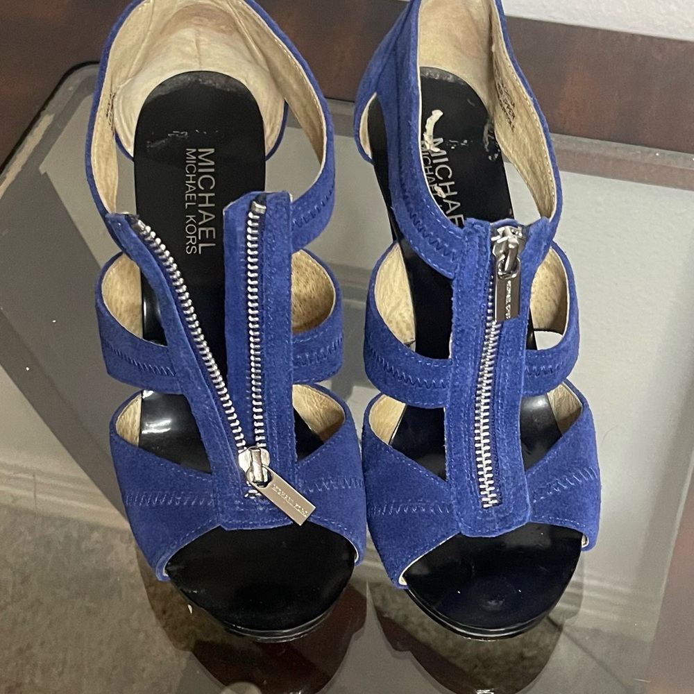 Michael Kors - Beautiful Blue Leather Women's Heels in Size 7M slip in zip up! - Picture 2 of 16